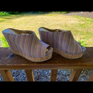 Chinese Laundry Wedges